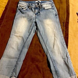 Woman’s YMI Luxe size 7 capris